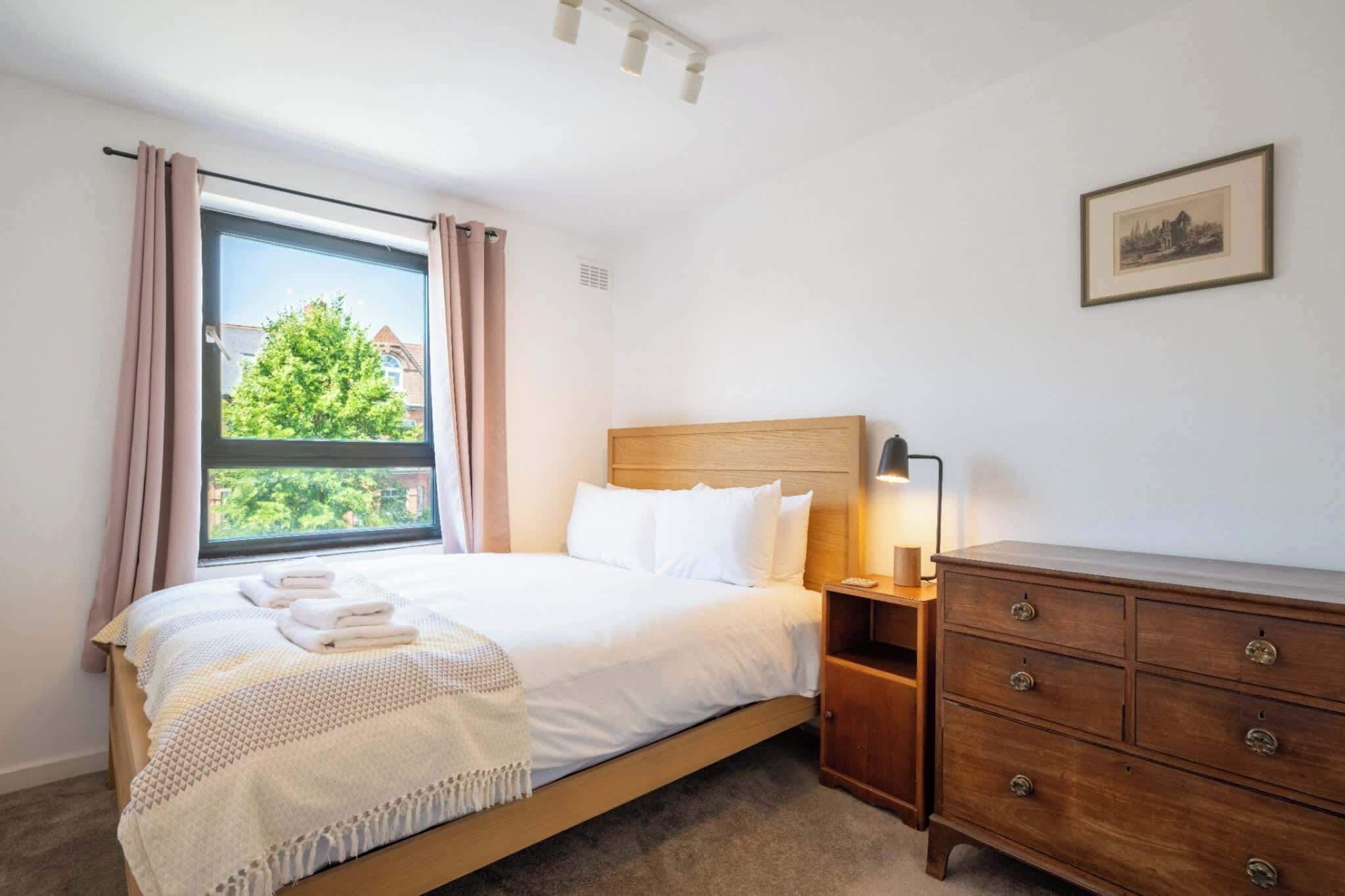 2 chambres, fer et planche à repasser, accès à Internet, literie fournie