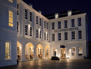 The exterior of Le Cannes Hotel with a courtyard, multiple arches, and a well-lit facade. - Le Cannes, A Recall Luxe Hotel, Chiang Mai (Chiang Mai)