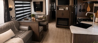 Cozy 1-bedroom mobile home in serene San Juan with AC