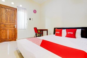 Room - Hotel O Sleman Near Bandara Adi Sutjipto Formerly Joglo Sorogenen (Kalasan)