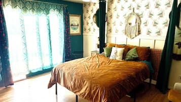 Iron/ironing board, Internet, bed sheets
