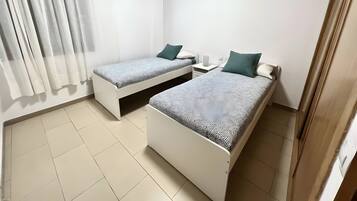 Iron/ironing board, WiFi, bed sheets