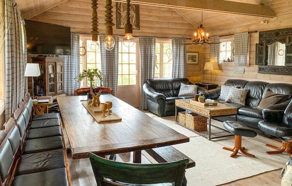 Smart TV, fireplace - 6 bedroom stunning home in Bjorli (Bjorli)
