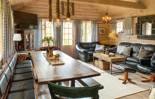 6 bedroom stunning home in Bjorli