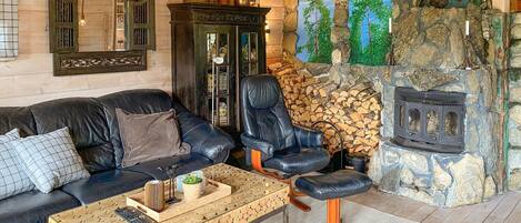 Smart TV, fireplace