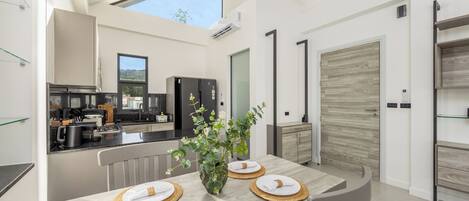 Villa básica, 2 habitaciones, alberca privada | Servicio a la habitación