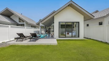 Comfort Villa, 2 Bedrooms, Pool View | Cribs/infant beds, free WiFi, bed sheets