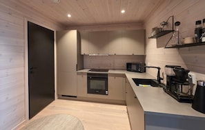 Coffee/tea maker, fridge, microwave, oven