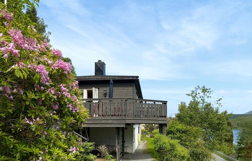 4 bedroom amazing home in Valsøyfjord