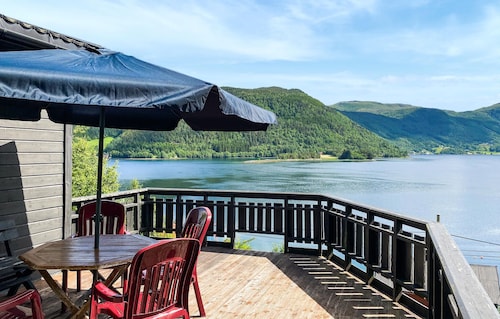 4 bedroom amazing home in Valsøyfjord