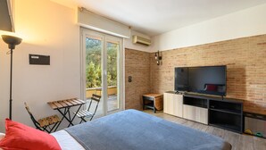 A bedroom with a bed, a TV, a small table, and a chair. - Camilluccia Quiet Corner (Roma)
