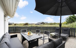 Outdoor dining - Lovely home in Hvide Sande with sauna (Hvide Sande)