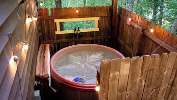 Outdoor spa tub