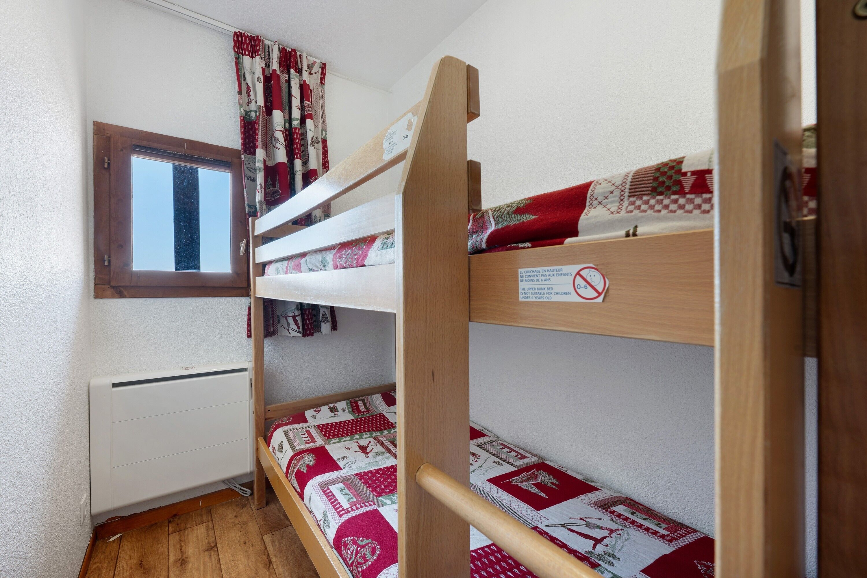 2 bedrooms, iron/ironing board, WiFi