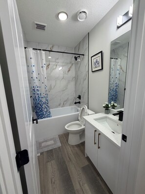 Toallas y papel de baño 