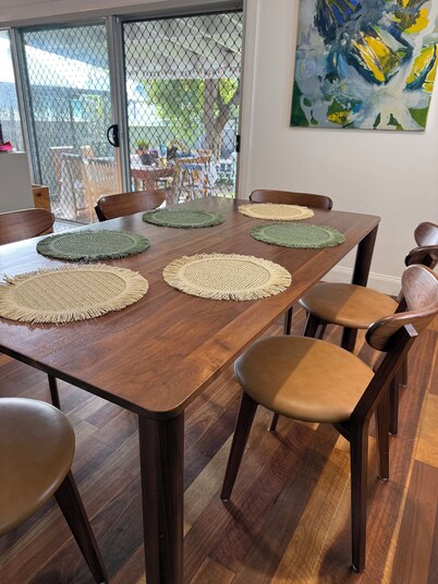 Family home away from home in Tighes Hill, Newcastle. Pet-Friendly.