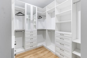 Interior - Stylish Family Home Sleep 8+, Groups Welcome, Enjoy Steam Shower (Langley)
