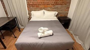 4 bedrooms, desk, iron/ironing board, travel crib