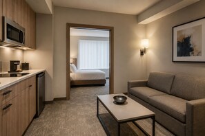Classic Room | Living area - Kingsway Hotel & Suites (Toronto)