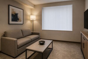 Classic Room | Living area - Kingsway Hotel & Suites (Toronto)