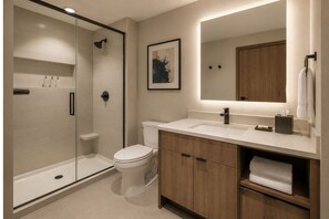 Classic Room | Bathroom | Free toiletries, hair dryer, towels, soap - Kingsway Hotel & Suites (Toronto)