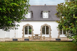 Exterior - Douceur Bretonne – Family Home with Garden, Terrace, and Wi-Fi (Fouesnant)