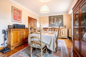 Dining - Douceur Bretonne – Family Home with Garden, Terrace, and Wi-Fi (Fouesnant)