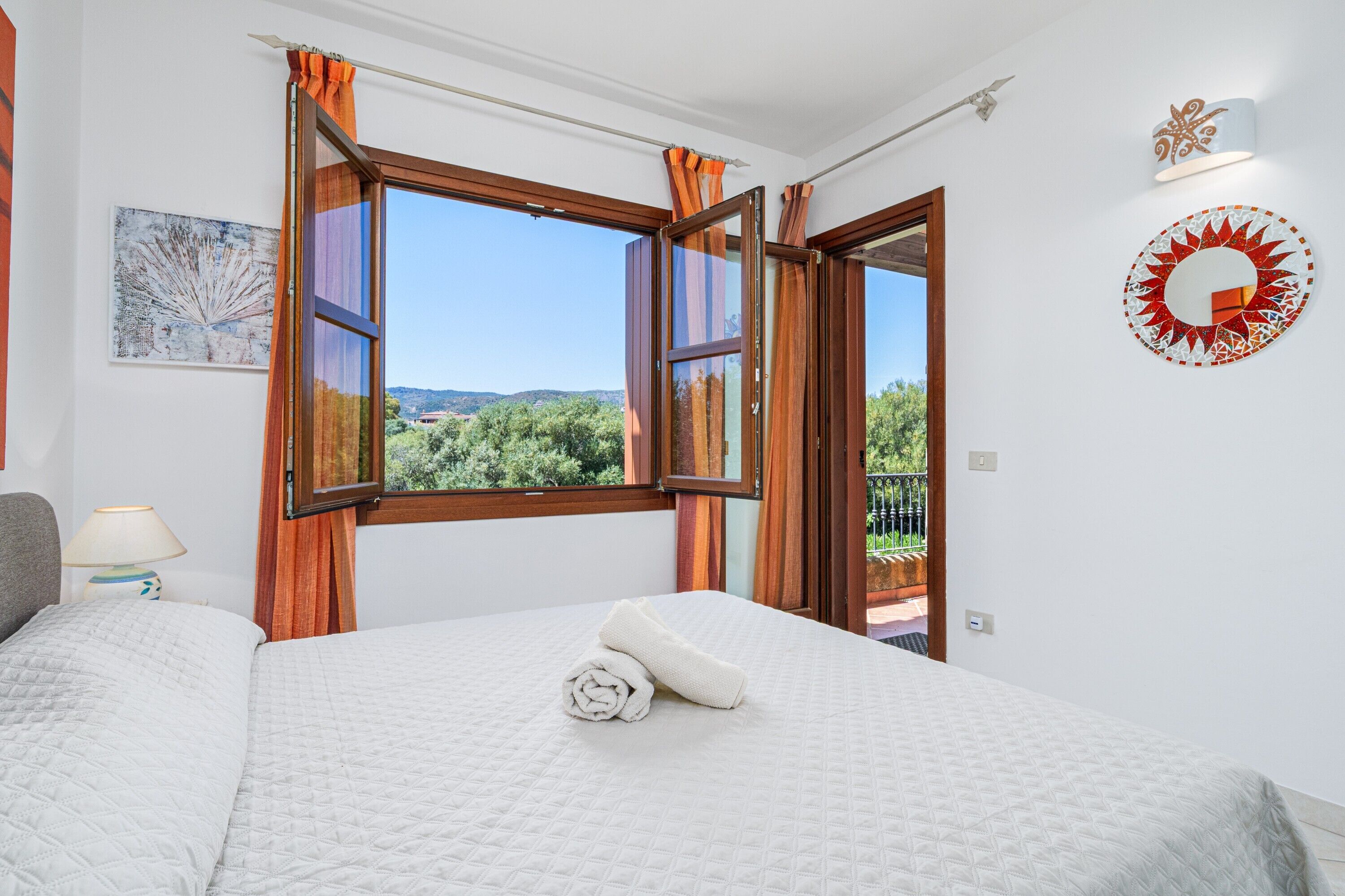 2 bedrooms, iron/ironing board, bed sheets