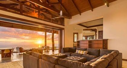Kona Hilltop Estate, Sleeps 30 -- Endless Views