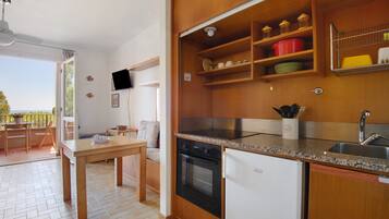Fridge, stovetop, coffee/tea maker, cookware/dishes/utensils