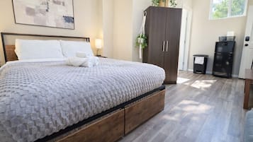1 habitación, tabla de planchar con plancha, wifi gratis y ropa de cama
