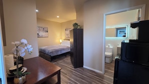 Room - Studio 2 - Comfortable Guest Studio by Cedars-Sinai, Beverly Hills (Beverly Hills)