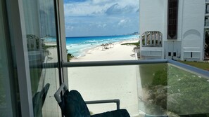 A balcony with a view of a beach and ocean. - PANORAMIC-2 SUITES Beachfront Condo Ocean Views 2-Full Bathrooms 2 Full Kitchens (Cancún)