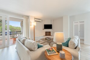 TV, fireplace - Apartment 'Los Monteros' with Mountain Views, Wi-Fi, and Air Conditioning (Marbella)