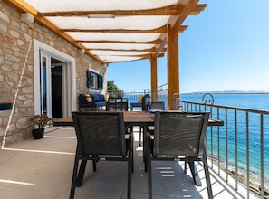 Casa (Seaside Cottage Maslina. holiday home) | Terraza o patio