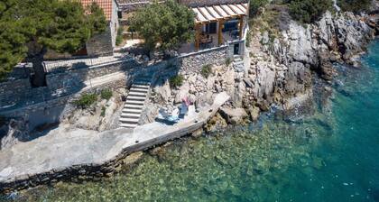 Seaside Cottage Maslina