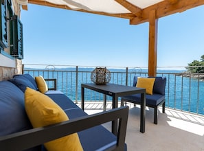 Terrace/patio - Seaside Cottage Maslina (Jelsa)
