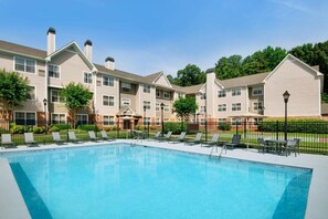 Pool - Studio Suite | Queen Bed | Near Birmingham Attractions (Birmingham)