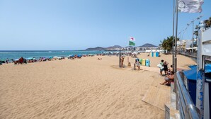 Beach - Vacation Apartment 'Coraline House' with Balcony and Wi-Fi (Las Palmas de Gran Canaria)