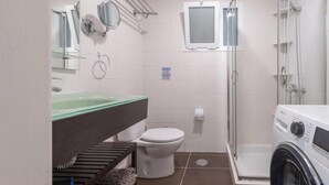 Bathroom - Vacation Apartment 'Coraline House' with Balcony and Wi-Fi (Las Palmas de Gran Canaria)