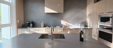 Coffee/tea maker, fridge, microwave, oven