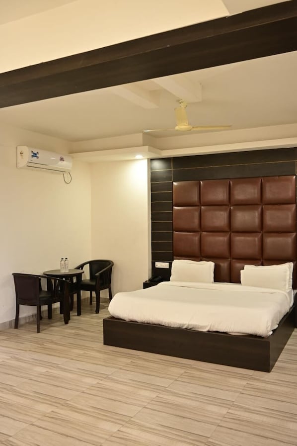 Double or Twin Room | Interior