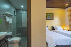 Deluxe Double or Twin Room, Balcony, City View | Bathroom | Shower, hair dryer, towels, soap - Old Lane Hoi An Homestay (Hoi An)
