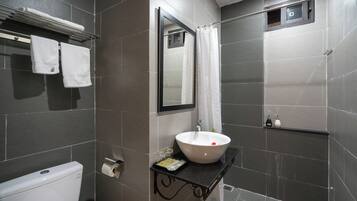 Basic-Doppelzimmer | Badezimmer