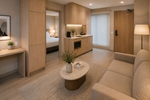 Deluxe Room | Living area - Mapleford Hotel (Toronto)