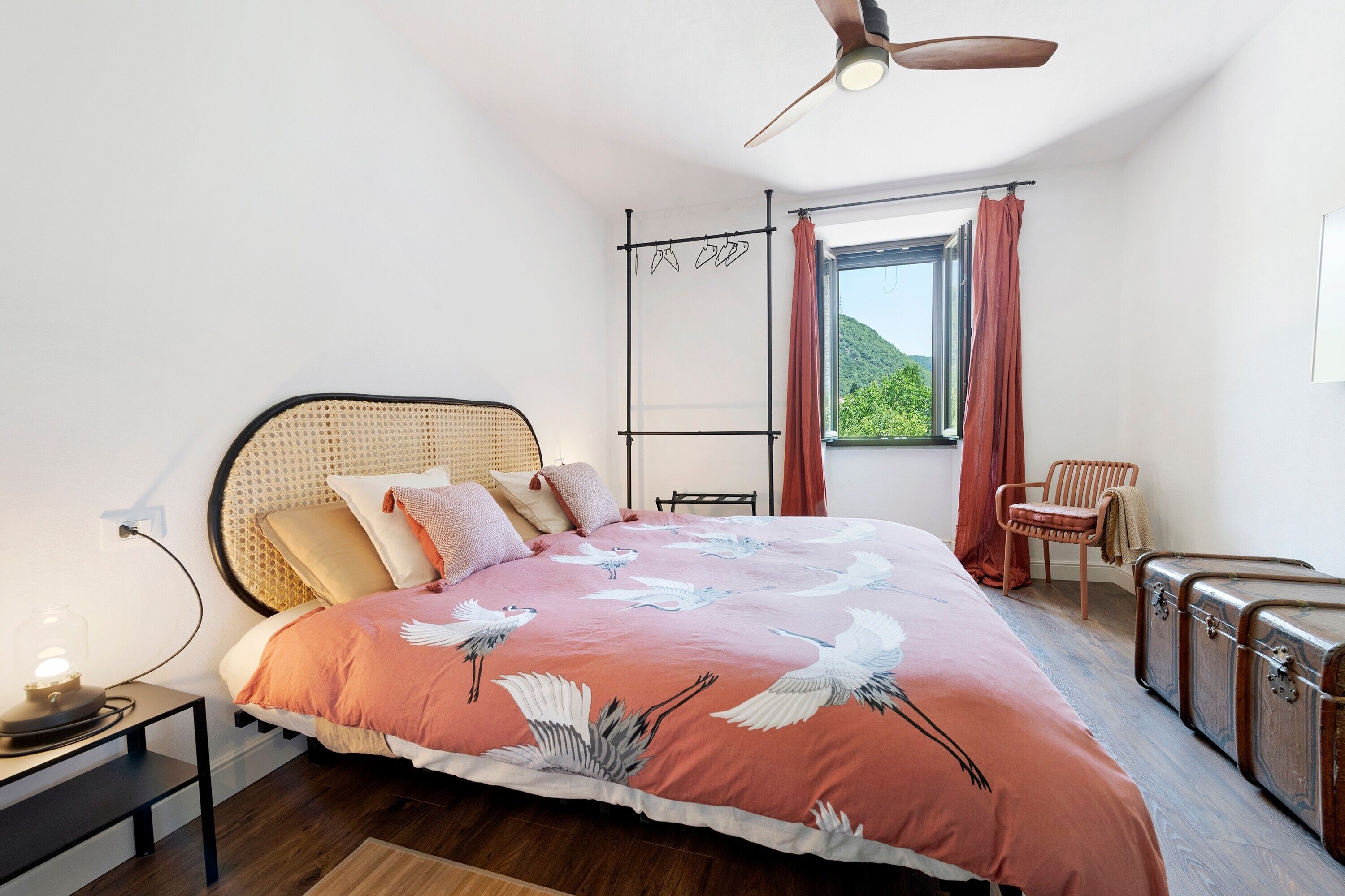 WiFi, bed sheets