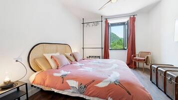 WiFi, bed sheets