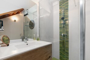 Bathroom - Home Sweet Home Just Steps from the Beach (La Turballe)