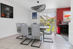 Dining - Home Sweet Home Just Steps from the Beach (La Turballe)