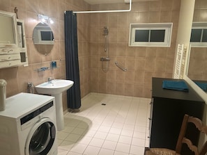 Douche, sèche-cheveux
